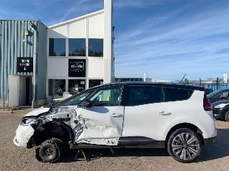 Damaged car Renault Grand-scenic 1.3 TCe Business Zen 7p. BJ 2021 14860 KM 2021/9