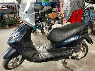 damaged scooters Piaggio  Bromscooter Fly 4T BJ 2017 10668 KM 2017/9