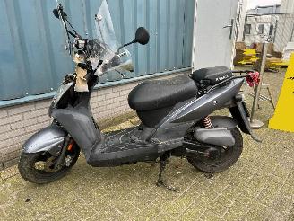 danneggiata scooter Kymco  Snorscooter Agility 10\" BJ 2006 13984 KM 2006/5
