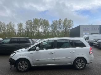 Schadeauto Opel Zafira 1.6 COSMO 7 PERSOONS 85 KW BJ 2012 137226 KM ! 2012/3