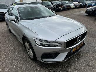 uszkodzony samochody osobowe Volvo V-60 2.0 D4 Momentum AUTOMAAT BJ 2018 291196 KM 2018/10