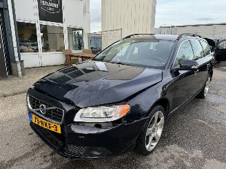 Voiture accidenté Volvo V-70 1.6 T AUTOMAAT 180 PK LIMITED EDITION BJ 2011 2011/6