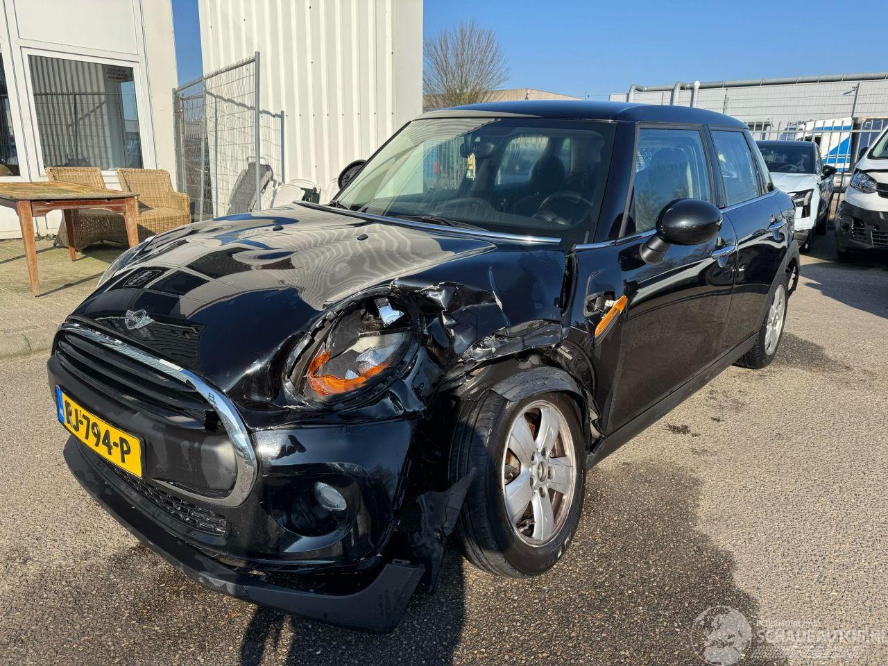 Mini One 1.5 One D Business BJ 2017 225.194 KM