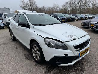 uszkodzony samochody osobowe Volvo V-40 Cross Country 1.6 D2 AUTOMAAT Kinetic BJ 2013 281.385 KM 2013/12