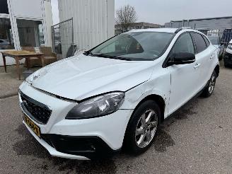 damaged passenger cars Volvo V-40 Cross Country 1.6 D2 AUTOMAAT Kinetic BJ 2013 281.385 KM 2013/12