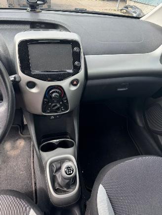 Toyota Aygo 1.0 VVT-i x-play BJ 2015 222.496 KM picture 11