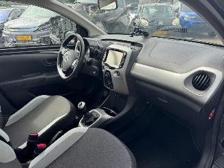 Toyota Aygo 1.0 VVT-i x-play BJ 2015 222.496 KM picture 14