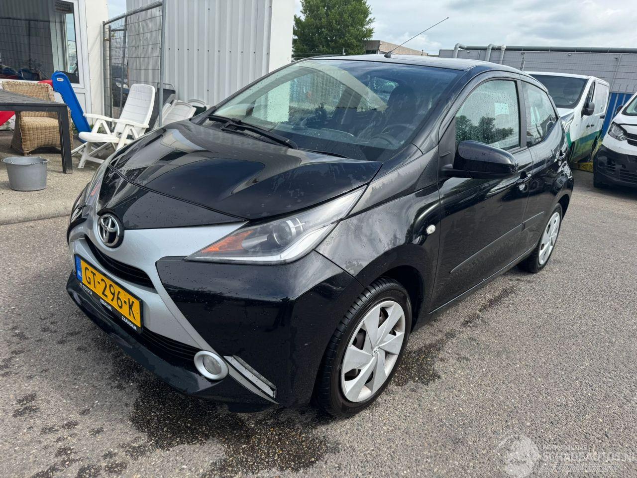 Toyota Aygo 1.0 VVT-i x-play BJ 2015 222.496 KM
