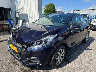 Auto incidentate Peugeot 208 1.2 AUTOMAAT PureTech Active BJ 2016 111.109 KM 2016/2