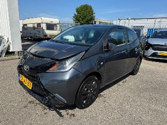 škoda osobní automobily Toyota Aygo 1.0 VVT-i x-play 2014/11