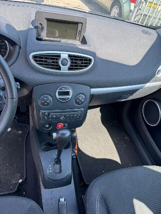 Renault Clio 1.6 Dynamique AUTOMAAT picture 9