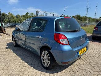 Renault Clio 1.6 Dynamique AUTOMAAT picture 3