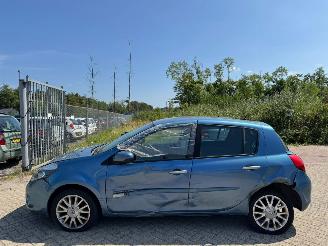 Renault Clio 1.6 Dynamique AUTOMAAT picture 2