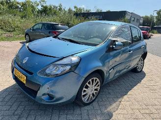 škoda osobní automobily Renault Clio 1.6 Dynamique AUTOMAAT 2010/4