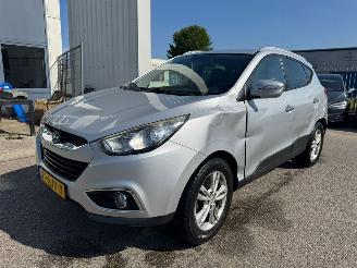 Vaurioauto  passenger cars Hyundai Ix35 2.0i Style AUTOMAAT 2010/9