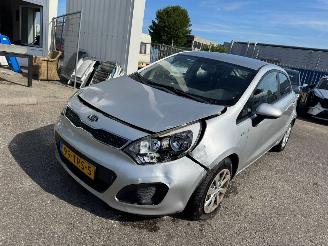 Voiture accidenté Kia Rio 1.2 CVVT Comfort Pack 2012/4