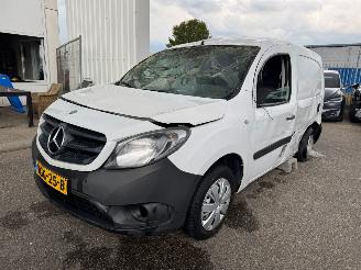 krockskadad bil bedrijf Mercedes Citan 108 CDI BlueEFFICIENCY BJ 2020 43001 KM 2020/7