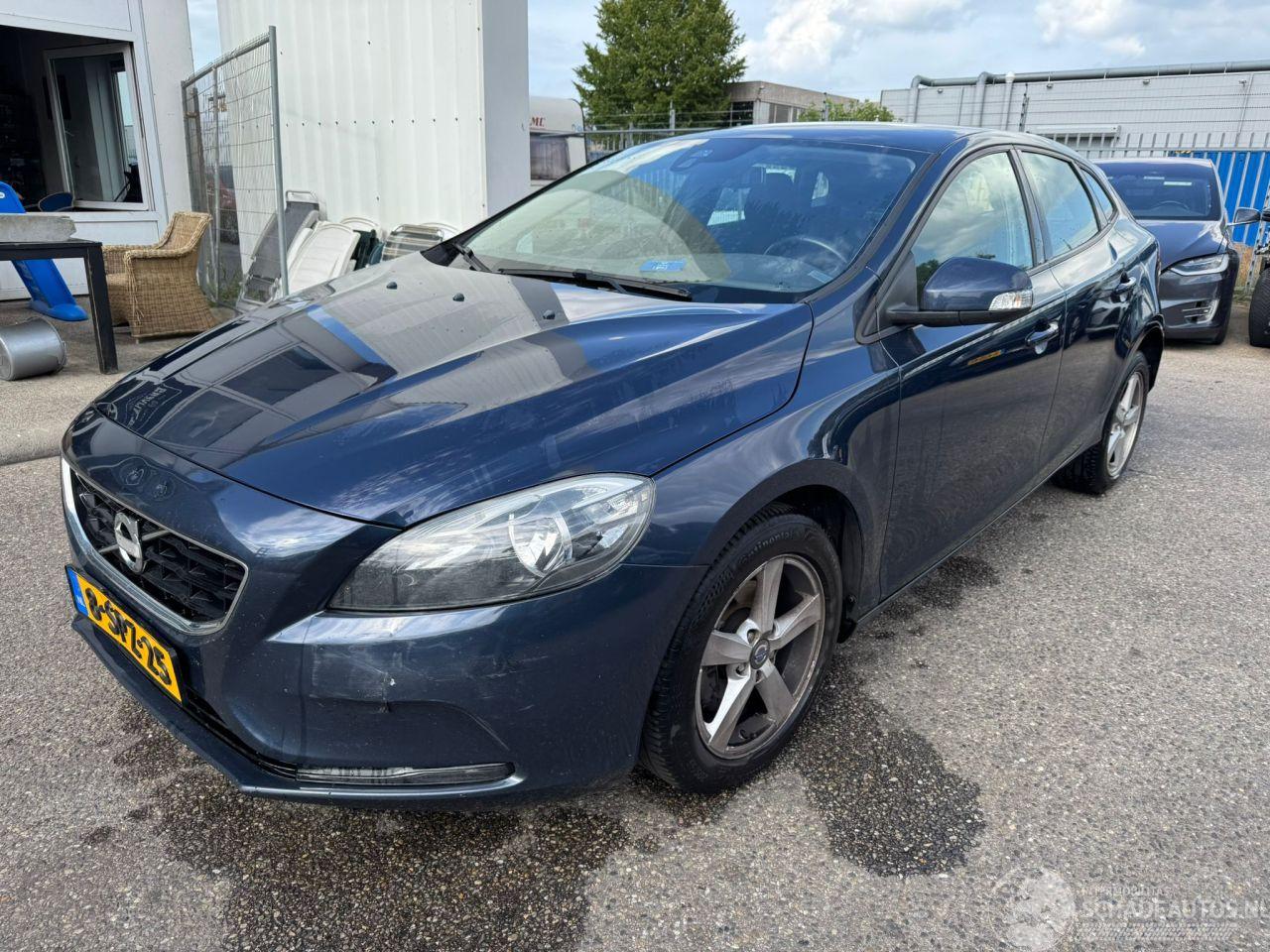 Volvo V-40 1.6 D2 Kinetic BJ 2013 422.898 KM