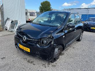 Damaged car Renault Twingo Z.E. R80 Collection AUTOMAAT 2022/6