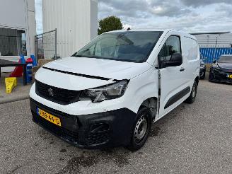 Voiture accidenté Peugeot Partner 1.5 BlueHDI Premium 2021/10
