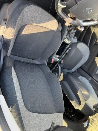 Citroën C4 Picasso 1.2 PureTech Business 7 Personen picture 19
