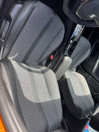 Peugeot 2008 1.2 PureTech Allure AUTOMAAT picture 13