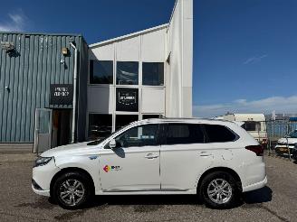 Mitsubishi Outlander 2.4 PHEV Pure AUTOMAAT picture 2