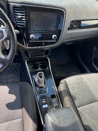 Mitsubishi Outlander 2.4 PHEV Pure AUTOMAAT picture 9