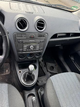 Ford Fusion 1.4-16V Futura BJ 2006 176.782 KM picture 8