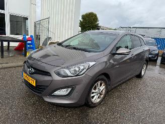 Coche accidentado Hyundai I-30 Wagon 1.6 CRDi i-Vision BJ 2013 380.853 KM 2013/7