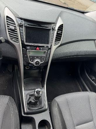 Hyundai I-30 Wagon 1.6 CRDi i-Vision BJ 2013 380.853 KM picture 13