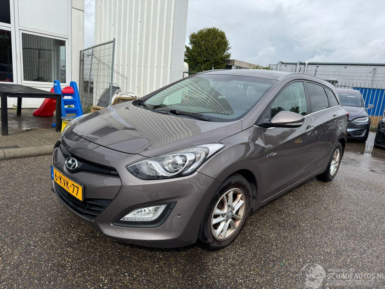 Hyundai I-30 Wagon 1.6 CRDi i-Vision BJ 2013 380.853 KM