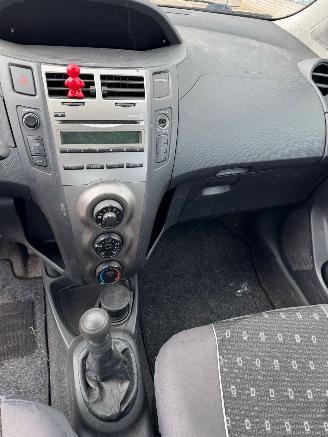 Toyota Yaris 1.0 VVTi Acces BJ 2009 211.162 KM picture 8