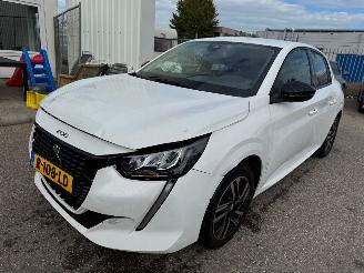 damaged passenger cars Peugeot 208 1.2 AUTOMAAT PureTech Allure Pack BJ 2022 32.596 KM 2022/9