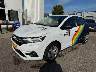 krockskadad bil auto Dacia Sandero 1.0 TCe 100 ECO-G Essential BJ 2025 2025/2