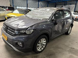 Schadeauto Volkswagen T-Cross 1.0 TSI Life AUTOMAAT 2021/11