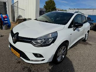 krockskadad bil auto Renault Clio Estate 0.9 TCe Limited 2017/10