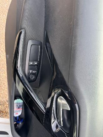 Peugeot 208 1.2 VTi Style picture 15