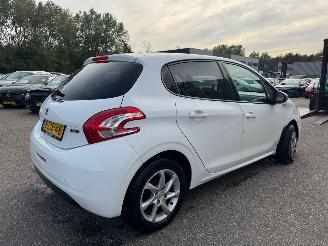 Peugeot 208 1.2 VTi Style picture 5