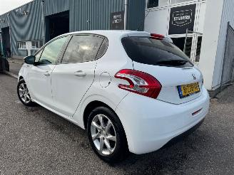 Peugeot 208 1.2 VTi Style picture 3