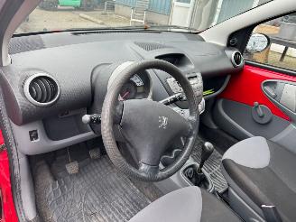 Peugeot 107 1.0-12V XR picture 10