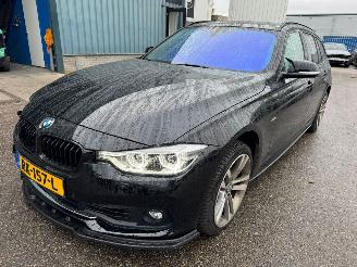 skadebil auto BMW 3-serie Touring 320i Corporate Lease High Executive AUTOMAAT 2017/12