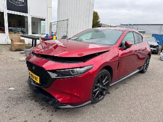 damaged passenger cars Mazda 3 2.0 e-SkyActiv-X M Hybrid 186 Luxury 2021/3