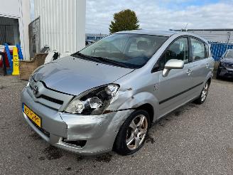 damaged passenger cars Toyota Corolla-verso 1.6 VVT-i Terra 2004/6