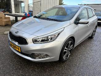 uszkodzony samochody osobowe Kia Cee d Sportswagon 1.6 GDI Plus Pack BJ 2013 238.756 KM 2013/1