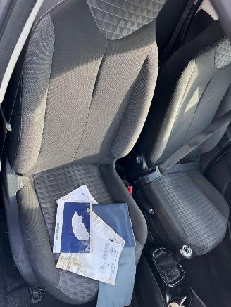 Peugeot 108 1.0 e-VTi Allure picture 15