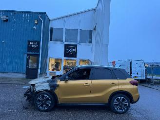 damaged passenger cars Suzuki Vitara 1.4 Boosterjet Style Smart Hybrid BJ 2023 61.000 KM 2023/4