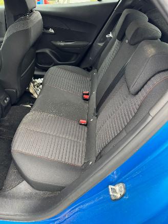 Peugeot e-2008 EV Active Pack 50 kWh picture 17