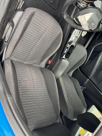 Peugeot e-2008 EV Active Pack 50 kWh picture 15