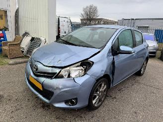 krockskadad bil auto Toyota Yaris 1.3 VVT-i Dynamic AUTOMAAT 2012/3